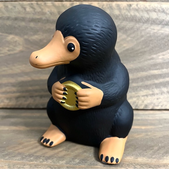 Fantastic Beasts Ceramic Niffler Coin Bank Harry Potter Wizarding World NWOT EC - Picture 2 of 11
